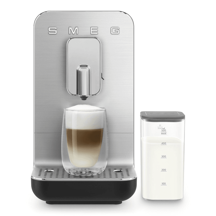 Изображение Автоматическая кофемашина Smeg BCC13BLMEU 4