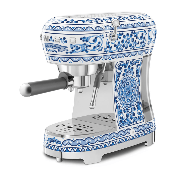 Изображение Рожковая эспрессо кофемашина Smeg ECF02DGBEU 3