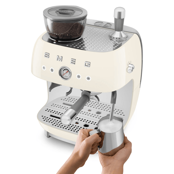 Изображение Рожковая эспрессо кофемашина Smeg EGF03CREU 4