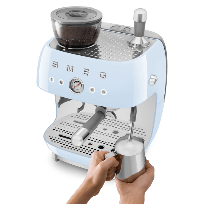Изображение Рожковая эспрессо кофемашина Smeg EGF03PBEU 4