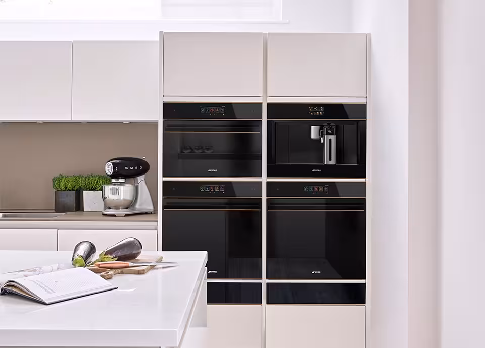 Расположение техники Smeg кубом Расположение техники Smeg кубом
