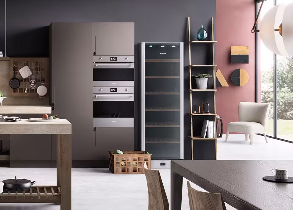 Отдельностоящий винный шкаф Smeg Отдельностоящий винный шкаф Smeg